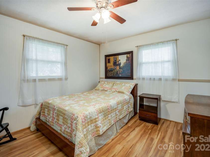 233 Raintree Road, Great Falls, SC 29055.  MLS# CAR4241291, YatesRealty ID 3758. 