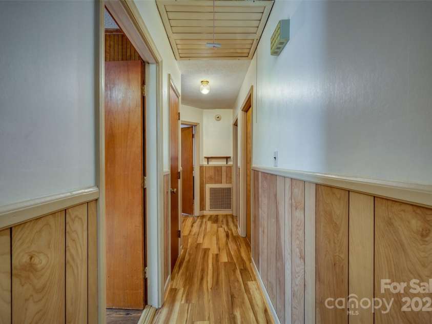 233 Raintree Road, Great Falls, SC 29055.  MLS# CAR4241291, YatesRealty ID 3758. 