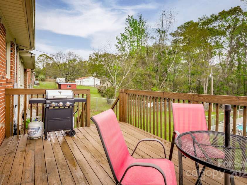 233 Raintree Road, Great Falls, SC 29055.  MLS# CAR4241291, YatesRealty ID 3758. 