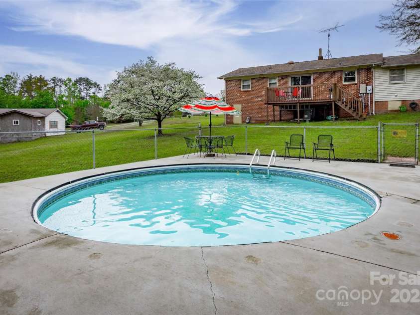 233 Raintree Road, Great Falls, SC 29055.  MLS# CAR4241291, YatesRealty ID 3758. 