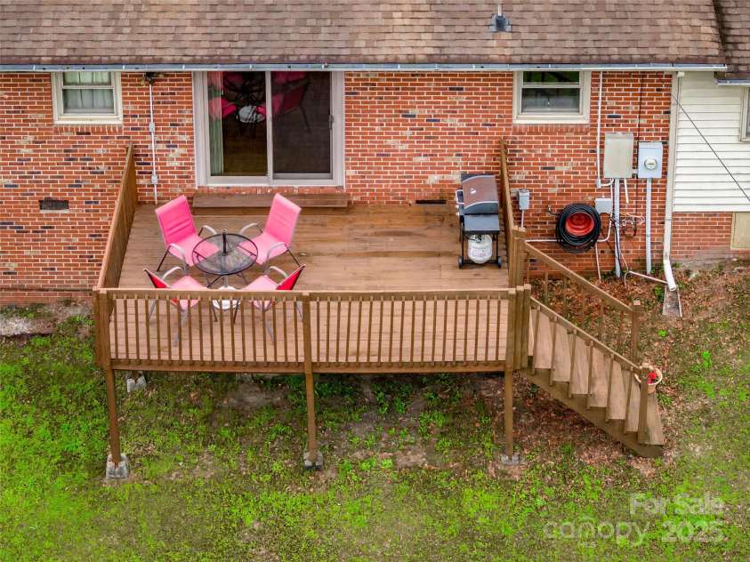 233 Raintree Road, Great Falls, SC 29055.  MLS# CAR4241291, YatesRealty ID 3758. 