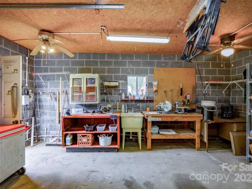 233 Raintree Road, Great Falls, SC 29055.  MLS# CAR4241291, YatesRealty ID 3758. 