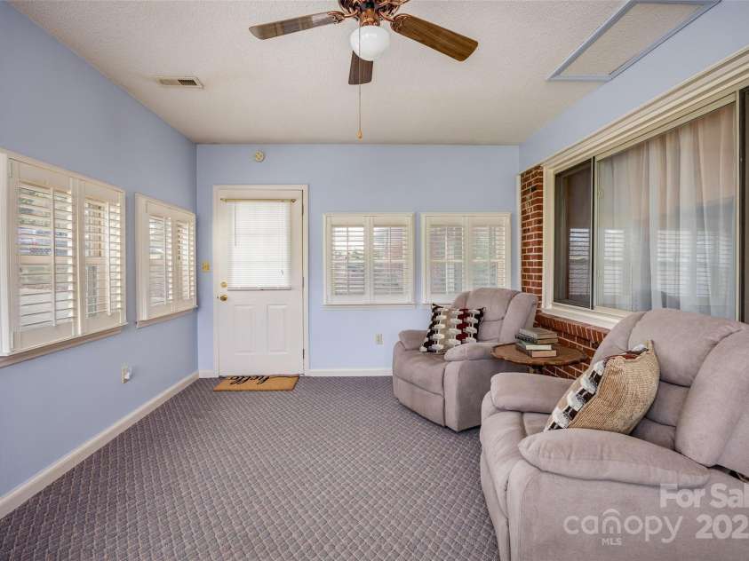 233 Raintree Road, Great Falls, SC 29055.  MLS# CAR4241291, YatesRealty ID 3758. 