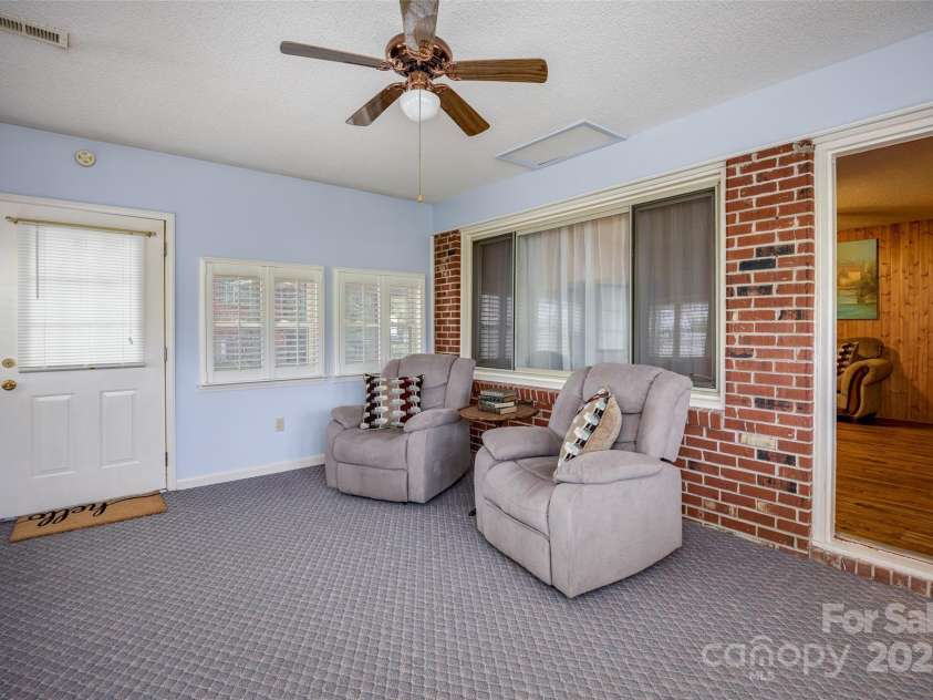 233 Raintree Road, Great Falls, SC 29055.  MLS# CAR4241291, YatesRealty ID 3758. 