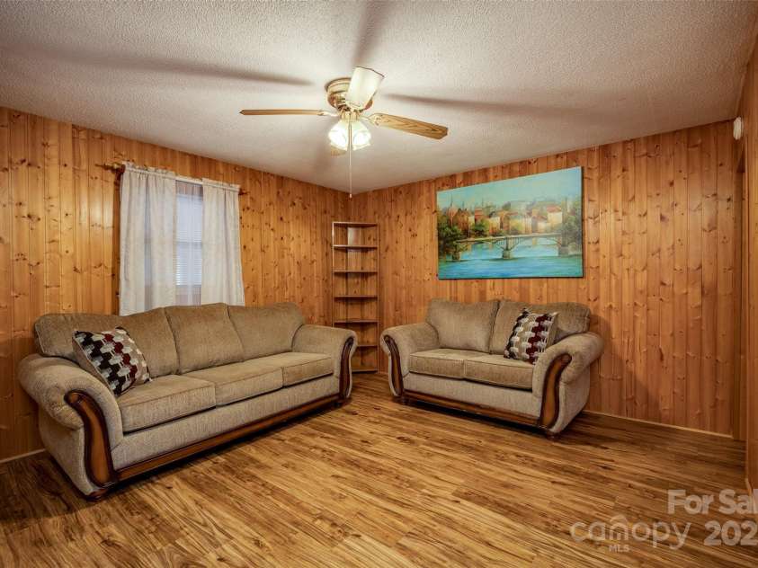 233 Raintree Road, Great Falls, SC 29055.  MLS# CAR4241291, YatesRealty ID 3758. 