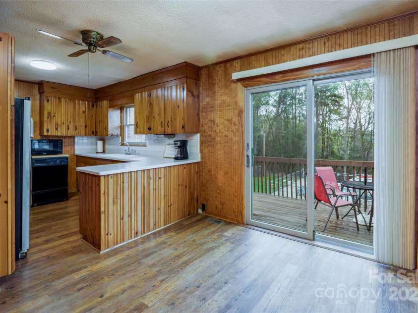 233 Raintree Road, Great Falls, SC 29055.  MLS# CAR4241291, YatesRealty ID 3758. 