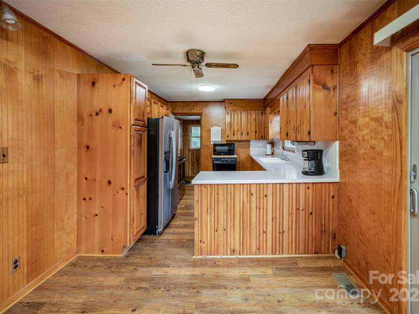 233 Raintree Road, Great Falls, SC 29055.  MLS# CAR4241291, YatesRealty ID 3758. 