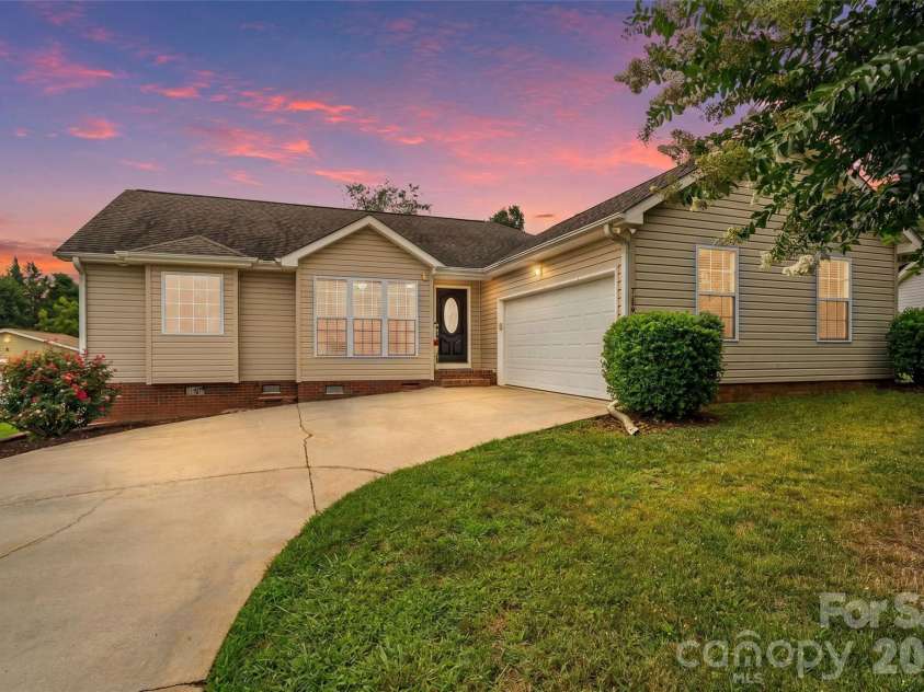 748 Chipmeadow Lane, York, SC 29745.  MLS# CAR4404346, YatesRealty ID 37580. 