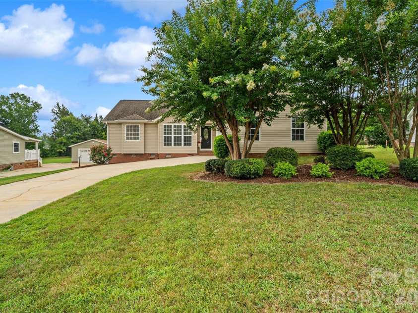 748 Chipmeadow Lane, York, SC 29745.  MLS# CAR4404346, YatesRealty ID 37580. 