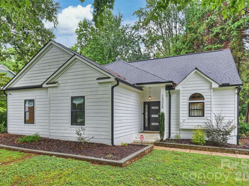 12328 Sparkling Way, Huntersville, NC 28078.  MLS# CAR4403467, YatesRealty ID 37581. 