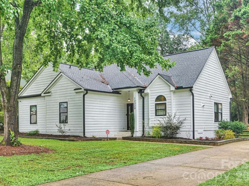 12328 Sparkling Way, Huntersville, NC 28078.  MLS# CAR4403467, YatesRealty ID 37581. 