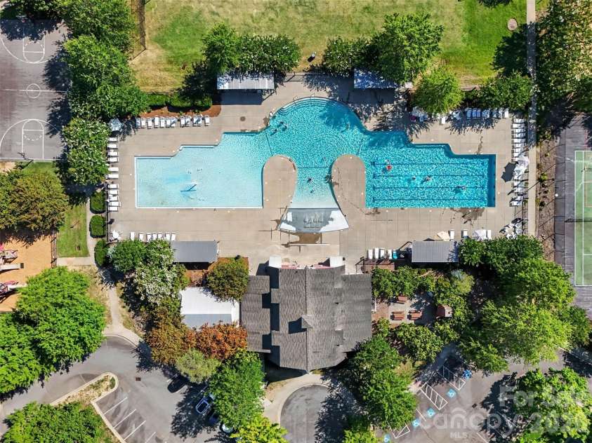 3324 Brackhill Street, Davidson, NC 28036.  MLS# CAR4404148, YatesRealty ID 37582. Amazing pool