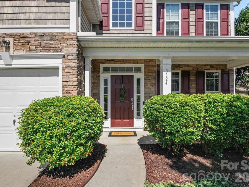 3324 Brackhill Street, Davidson, NC 28036.  MLS# CAR4404148, YatesRealty ID 37582. Entry way