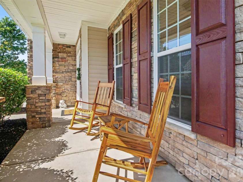 3324 Brackhill Street, Davidson, NC 28036.  MLS# CAR4404148, YatesRealty ID 37582. Front porch