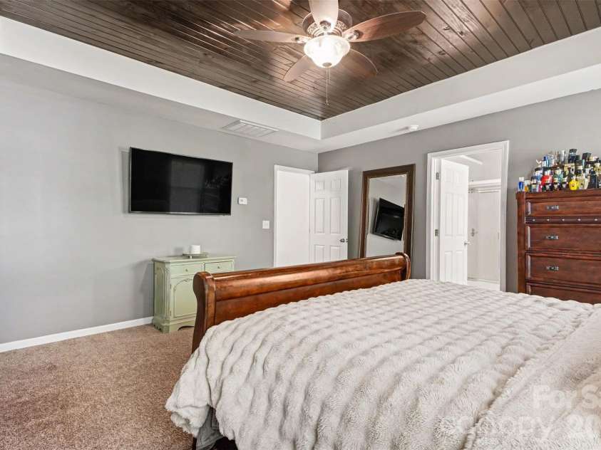 3324 Brackhill Street, Davidson, NC 28036.  MLS# CAR4404148, YatesRealty ID 37582. Primary bedroom