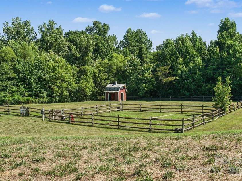 3324 Brackhill Street, Davidson, NC 28036.  MLS# CAR4428889, YatesRealty ID 37582. Dog park