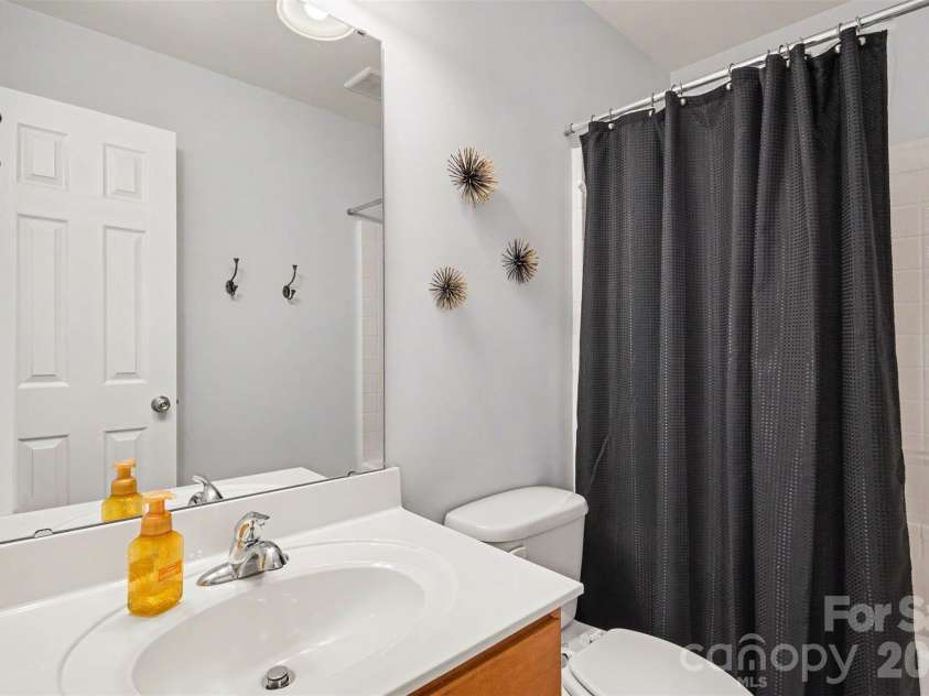 3324 Brackhill Street, Davidson, NC 28036.  MLS# CAR4428889, YatesRealty ID 37582. Hall bathroom, upstairs