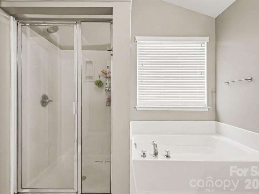 3324 Brackhill Street, Davidson, NC 28036.  MLS# CAR4428889, YatesRealty ID 37582. Primary Bath