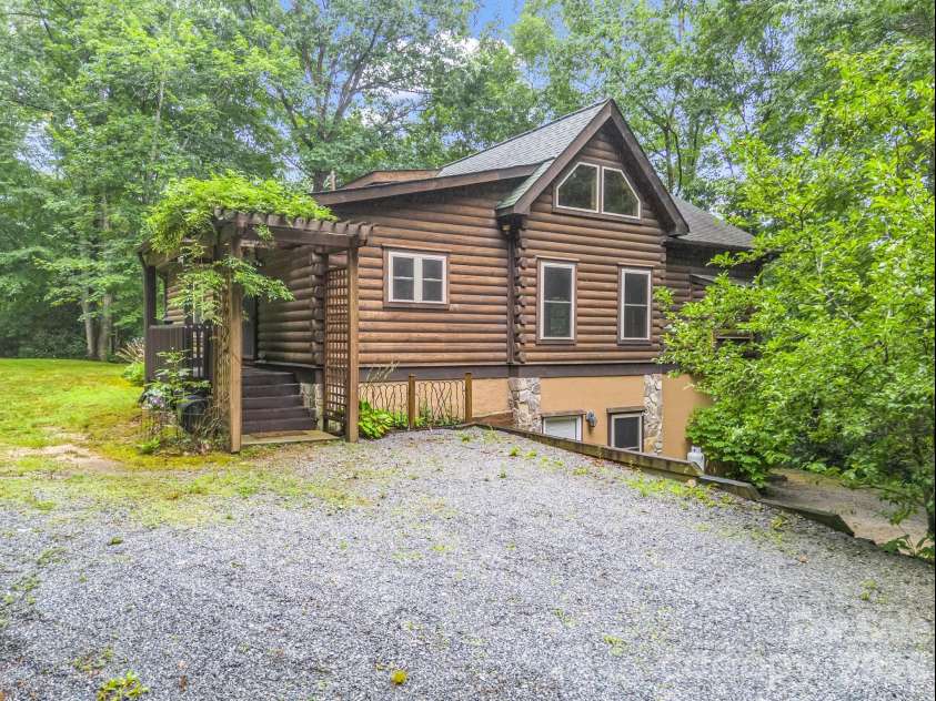 160 Sweetwater Ridge Road, Balsam Grove, NC 28708.  MLS# CAR4405149, YatesRealty ID 37583. 