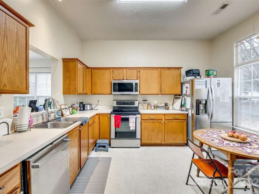 2232 Mancke Drive, Rock Hill, SC 29732.  MLS# CAR4222474, YatesRealty ID 3759. Kitchen