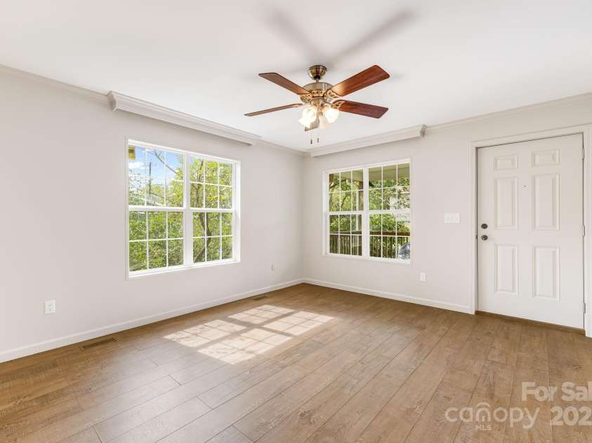 6 Deaver Park Circle, Asheville, NC 28806.  MLS# CAR4310632, YatesRealty ID 3759. 3rd BR 