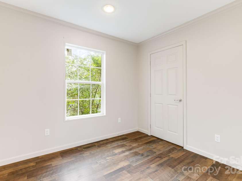 6 Deaver Park Circle, Asheville, NC 28806.  MLS# CAR4310632, YatesRealty ID 3759. 3rd BR