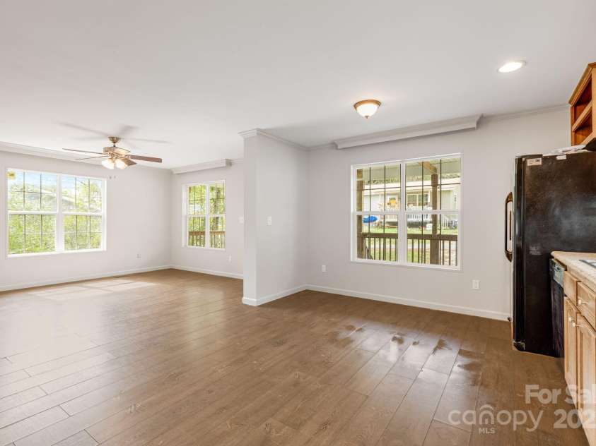 6 Deaver Park Circle, Asheville, NC 28806.  MLS# CAR4310632, YatesRealty ID 3759. 