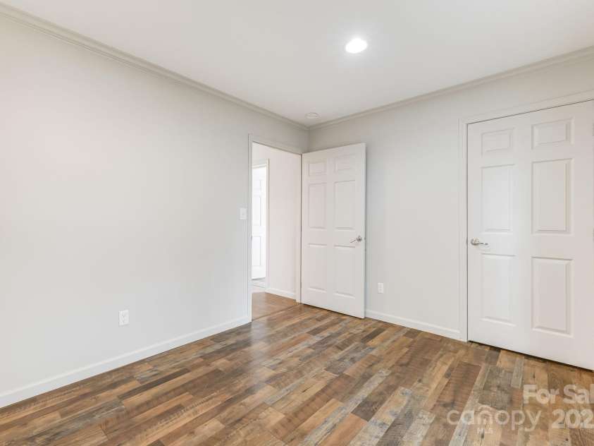 6 Deaver Park Circle, Asheville, NC 28806.  MLS# CAR4310632, YatesRealty ID 3759. BR 2