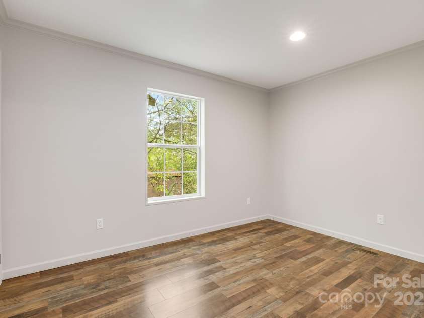 6 Deaver Park Circle, Asheville, NC 28806.  MLS# CAR4310632, YatesRealty ID 3759. BR 2