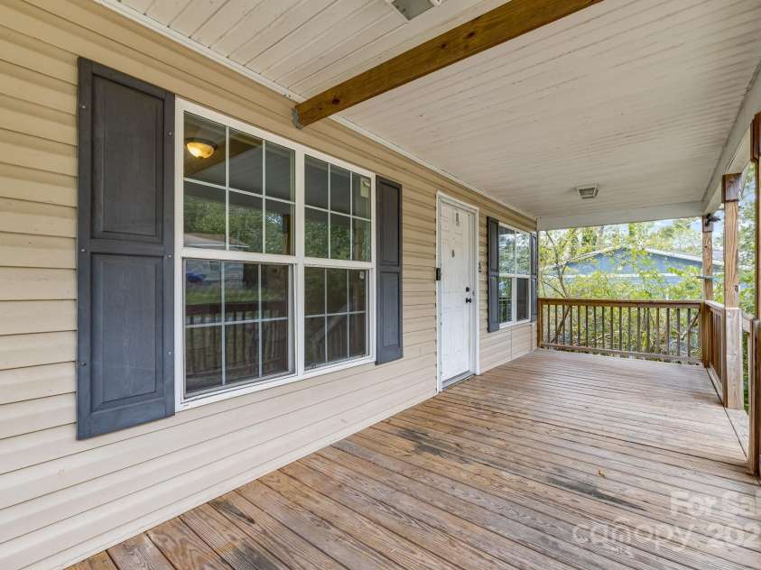 6 Deaver Park Circle, Asheville, NC 28806.  MLS# CAR4310632, YatesRealty ID 3759. Front Porch