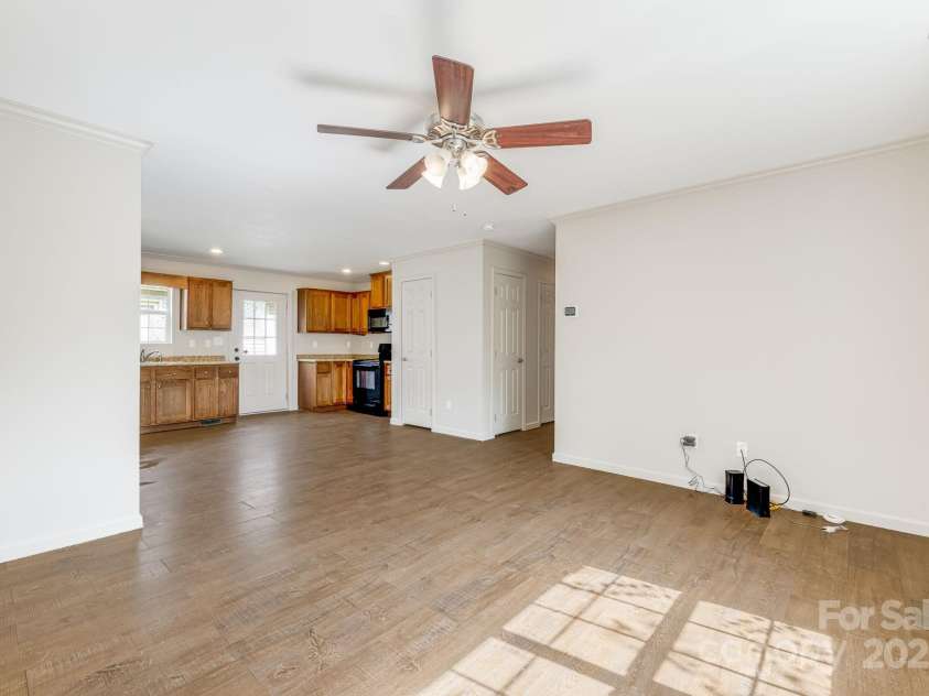 6 Deaver Park Circle, Asheville, NC 28806.  MLS# CAR4310632, YatesRealty ID 3759. Living Area