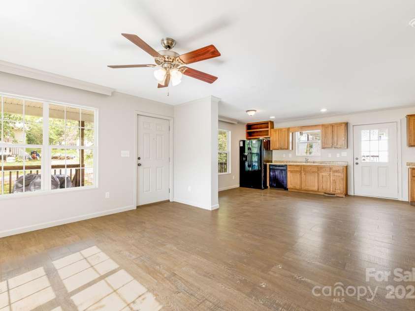 6 Deaver Park Circle, Asheville, NC 28806.  MLS# CAR4310632, YatesRealty ID 3759. Open Kitchen/Living Area