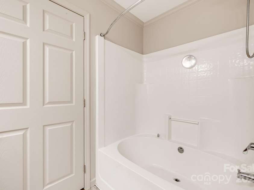 6 Deaver Park Circle, Asheville, NC 28806.  MLS# CAR4310632, YatesRealty ID 3759. Primary Bath 