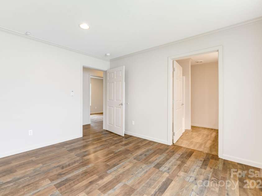 6 Deaver Park Circle, Asheville, NC 28806.  MLS# CAR4310632, YatesRealty ID 3759. PRimary BR