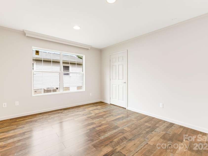 6 Deaver Park Circle, Asheville, NC 28806.  MLS# CAR4310632, YatesRealty ID 3759. Primary BR