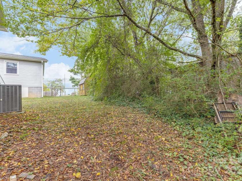 6 Deaver Park Circle, Asheville, NC 28806.  MLS# CAR4310632, YatesRealty ID 3759. Side Yard