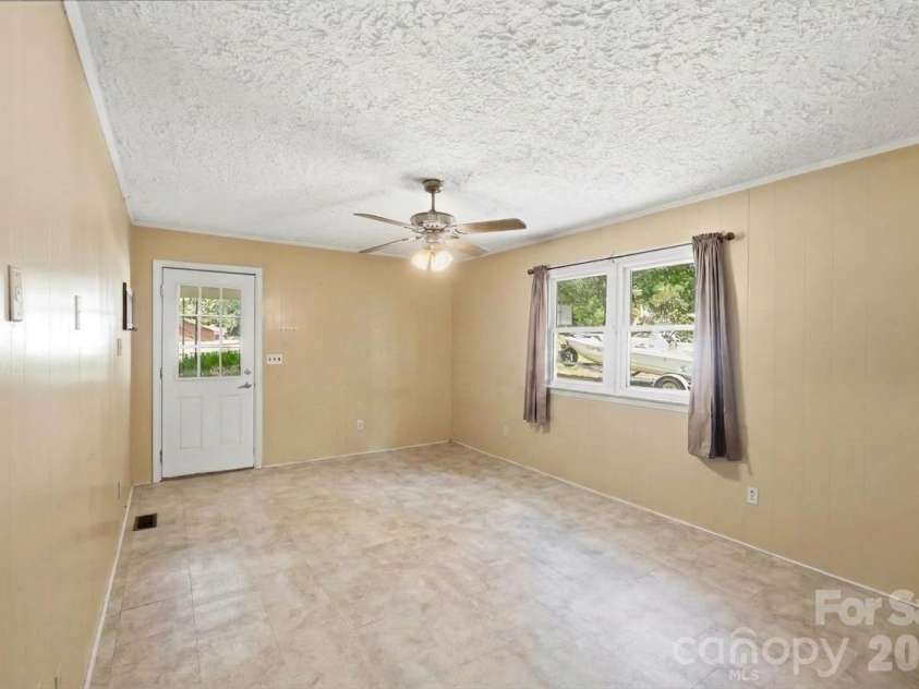 313 Park Terrace Drive, Belmont, NC 28012.  MLS# CAR4404350, YatesRealty ID 37591. 