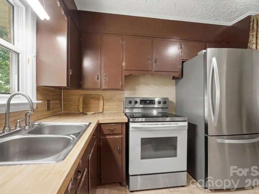 313 Park Terrace Drive, Belmont, NC 28012.  MLS# CAR4404350, YatesRealty ID 37591. 