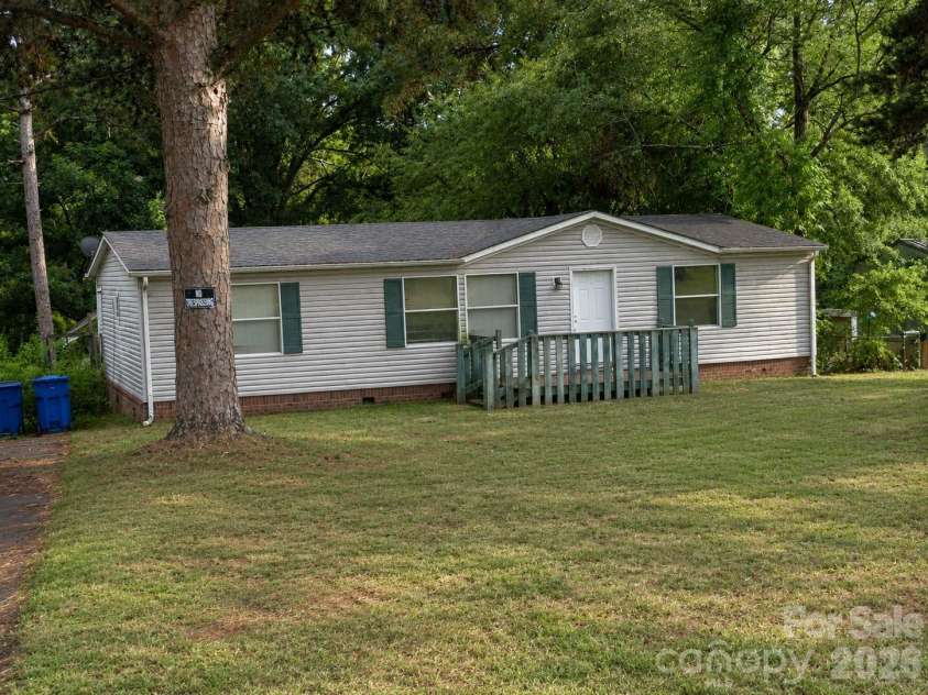 153 Ridgewood Street, Shelby, NC 28152.  MLS# CAR4402178, YatesRealty ID 37592. 