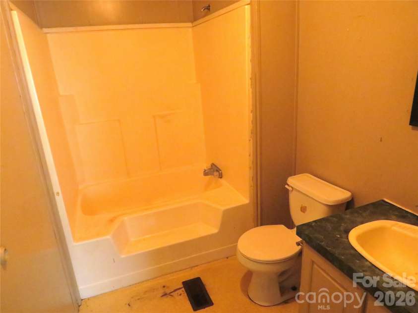 153 Ridgewood Street, Shelby, NC 28152.  MLS# CAR4402178, YatesRealty ID 37592. 