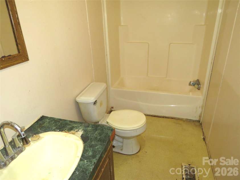 153 Ridgewood Street, Shelby, NC 28152.  MLS# CAR4402178, YatesRealty ID 37592. 