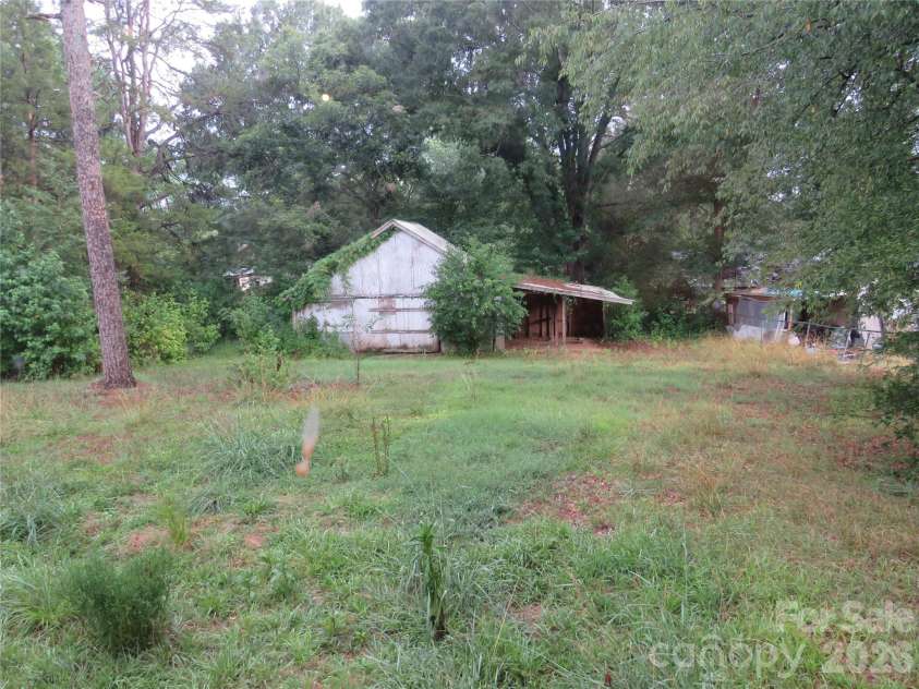 153 Ridgewood Street, Shelby, NC 28152.  MLS# CAR4402178, YatesRealty ID 37592. 