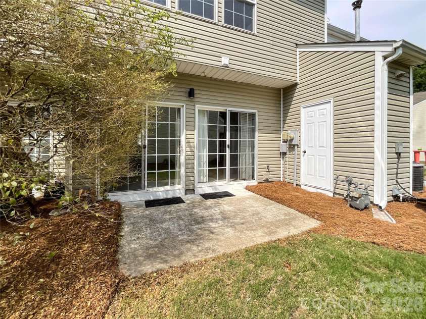6876 Rothchild Drive, Charlotte, NC 28270.  MLS# CAR4388708, YatesRealty ID 37594. Back Patio
