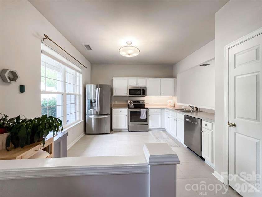 6876 Rothchild Drive, Charlotte, NC 28270.  MLS# CAR4388708, YatesRealty ID 37594. Kitchen