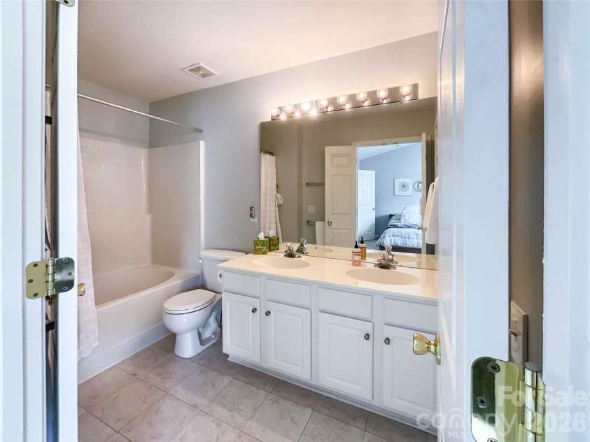 6876 Rothchild Drive, Charlotte, NC 28270.  MLS# CAR4388708, YatesRealty ID 37594. Master Bath