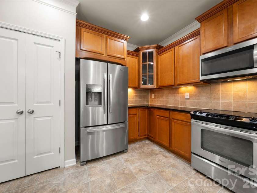 523 Danson Drive, Fort Mill, SC 29715.  MLS# CAR4392036, YatesRealty ID 37595. 