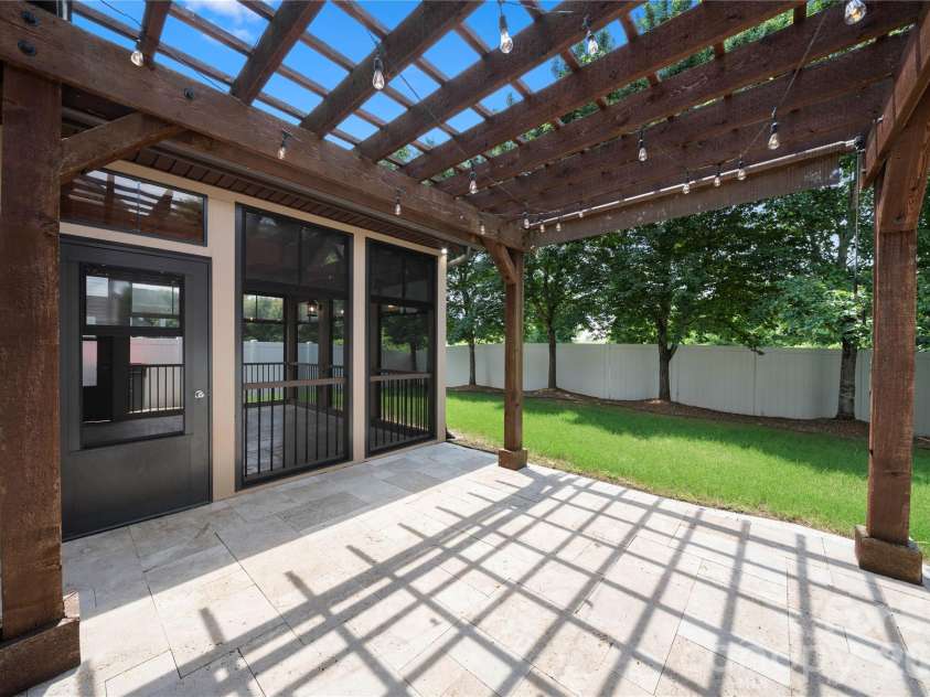 523 Danson Drive, Fort Mill, SC 29715.  MLS# CAR4392036, YatesRealty ID 37595. 