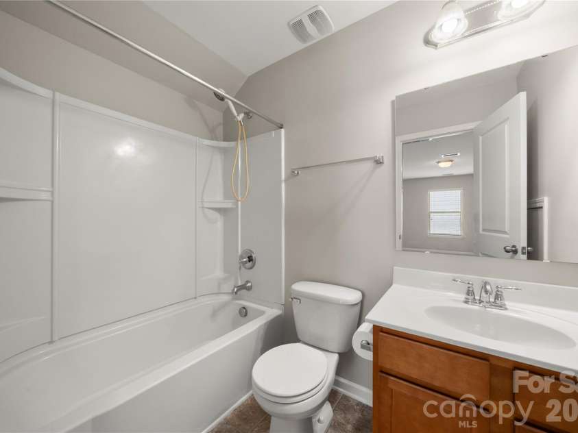 523 Danson Drive, Fort Mill, SC 29715.  MLS# CAR4392036, YatesRealty ID 37595. Bathroom 4