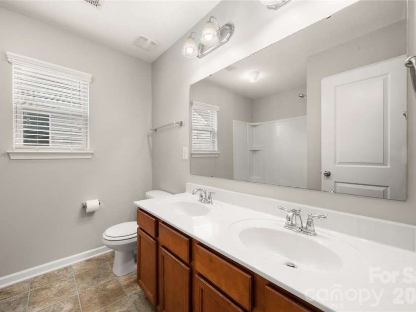 523 Danson Drive, Fort Mill, SC 29715.  MLS# CAR4392036, YatesRealty ID 37595. Third full bathroom
