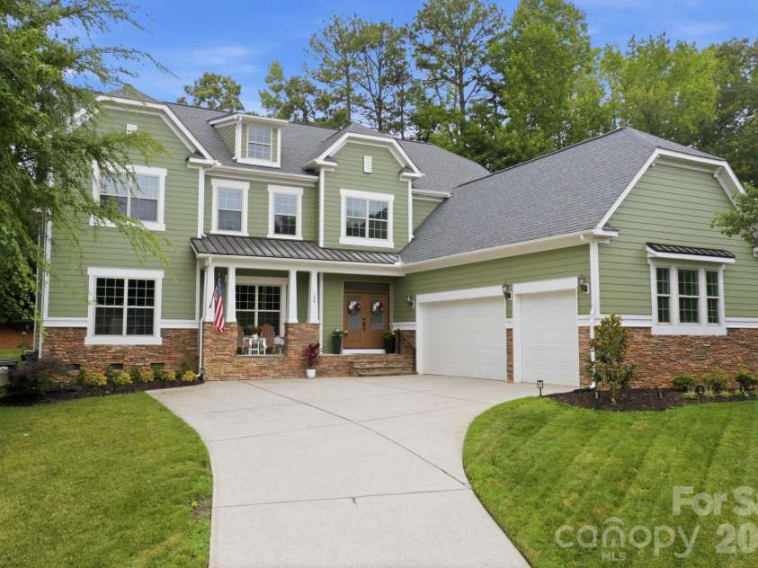130 Lakeshore Hills Drive, Mooresville, NC 28117.  MLS# CAR4392825, YatesRealty ID 37597. 